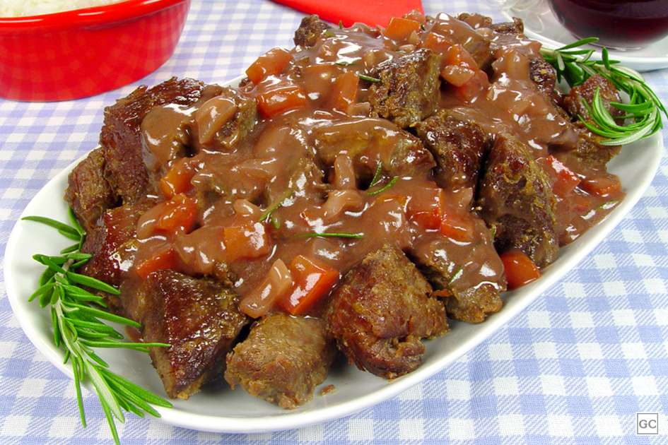 Receita de Carne de panela com molho ao vinho