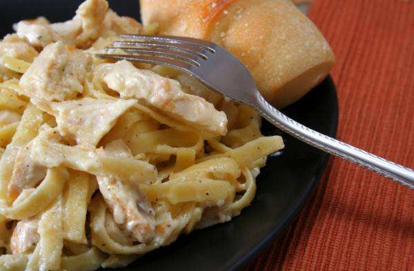 Receita de Macarrão com sardinha e molho branco
