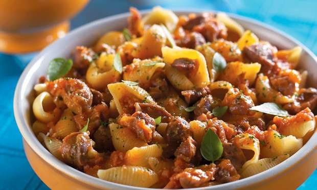 Receita de Macarrão com tomate e miúdos de frango