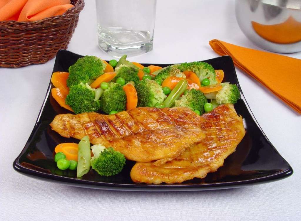 Receita de Peito de frango com brócolis e cenoura