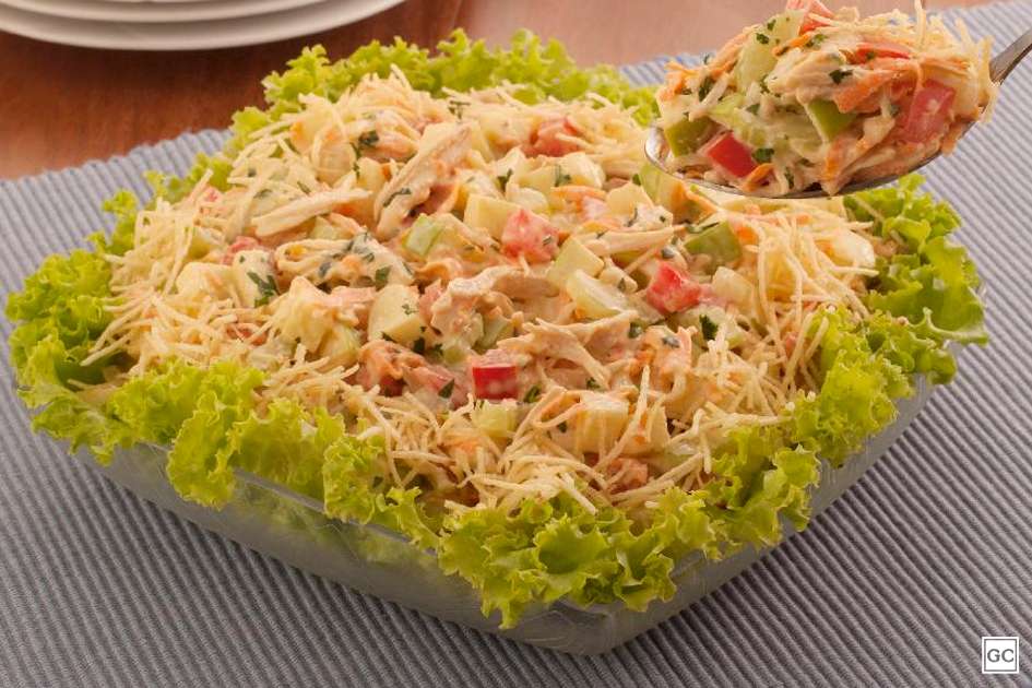 Receita de Salada de frango com salsão Fitness