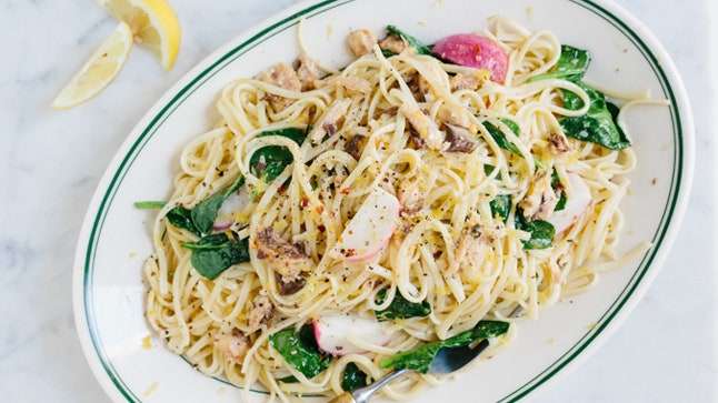 Receita de Salada de macarrão com sardinha especial