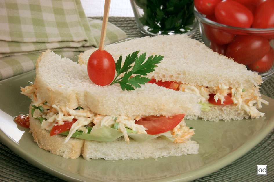 Receita de Sanduíche natural com frango desfiado 