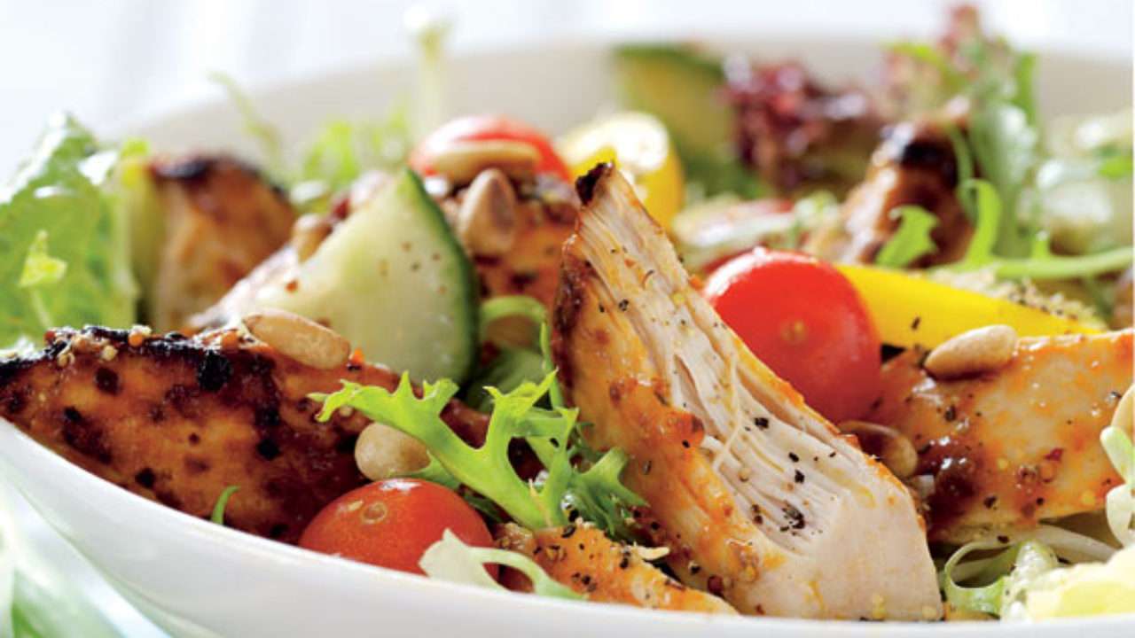 Receita de salada fit com frango desfiado