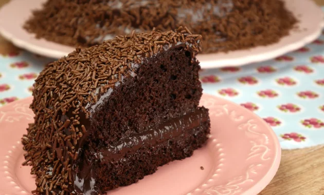 Receita de Bolo brigadeiro simples e delicioso