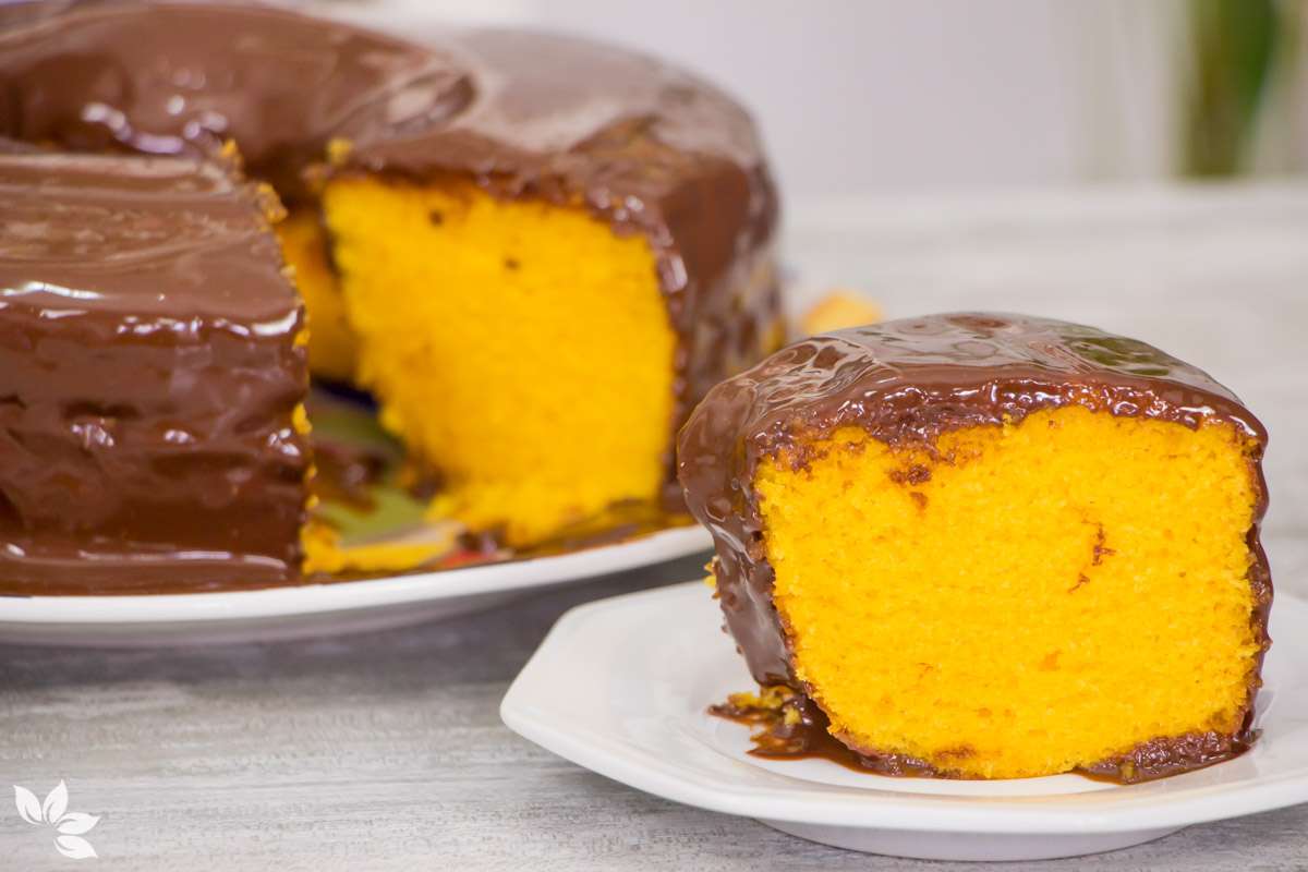 Receita de Bolo de Cenoura com Cobertura Fácil de Chocolate
