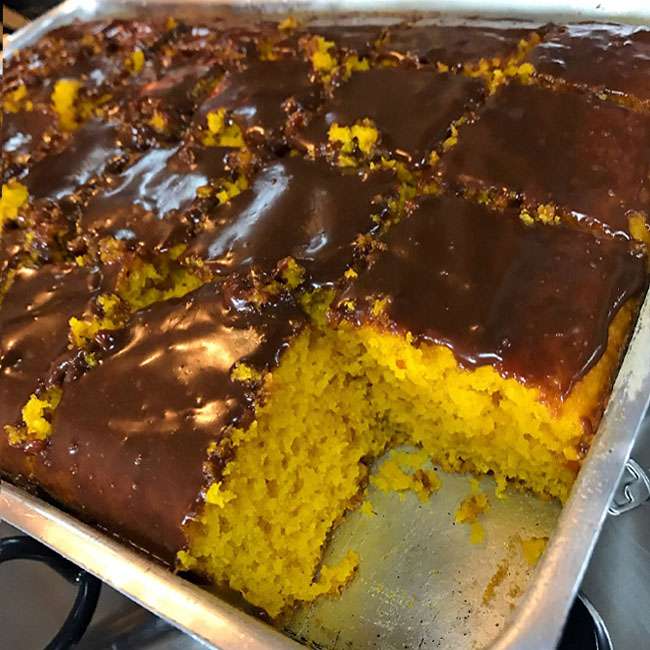 Receita de Bolo de Cenoura grande com Cobertura de Chocolate