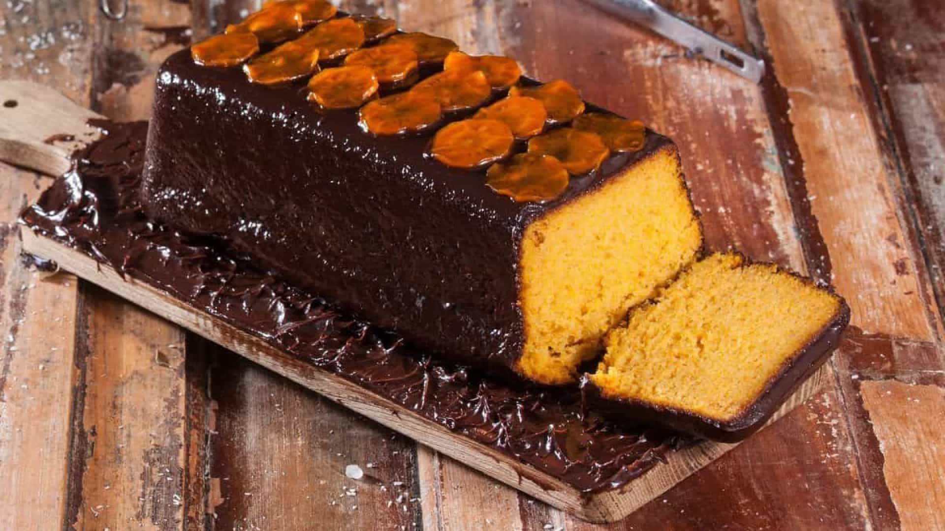 Receita de Bolo de cenoura com cobertura de chocolate Delicioso