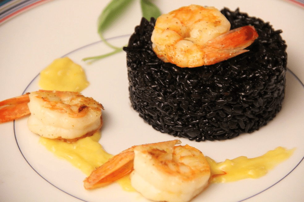 Receita de Camarões ao Açafrão e Arroz Negro