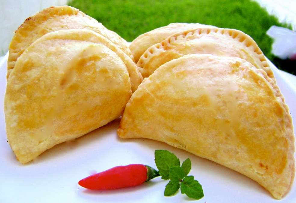 Receita de Pastel de forno de queijo com bacon e massa com guaraná