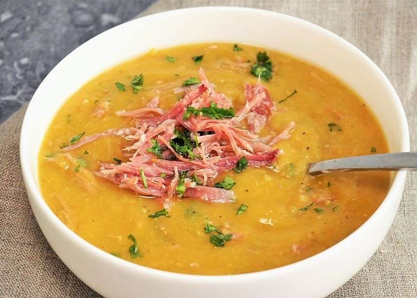 Receita de Sopa de Ervilha Cremosa com Bacon