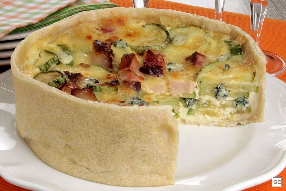 Receita de Torta de abobrinha, queijos e bacon