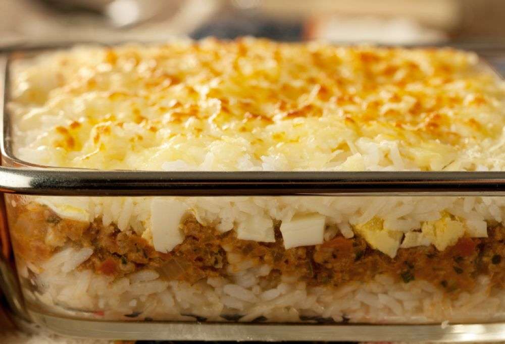 Receita de Arroz ao Forno com Carne Moída para Almoço rápido e simples