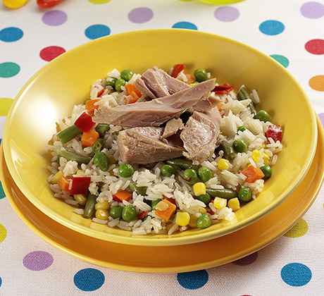 Receita de Arroz com Legumes e Atum para almoço rápido e simples