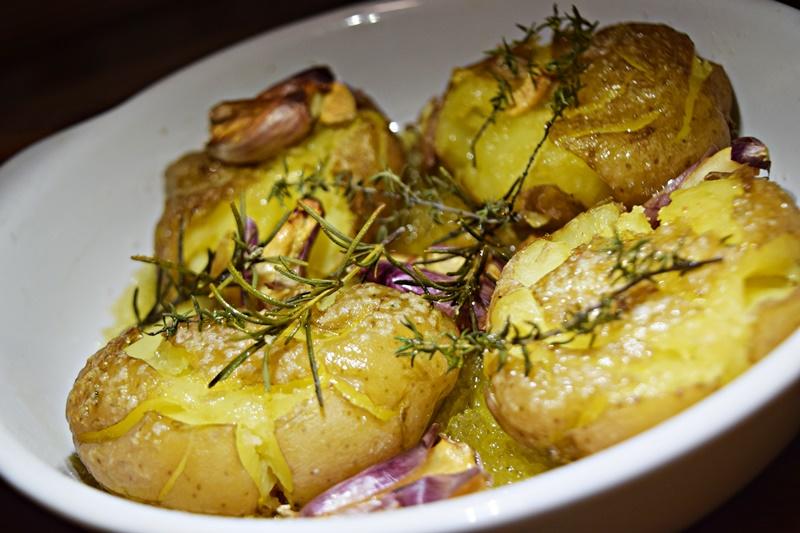 Receita de Batata ao murro com alecrim