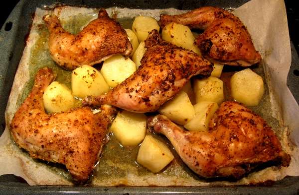 Receita de Frango assado com limão, tomilho e batatas alhadas