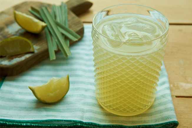 Receita de Suco de limão com capim-santo