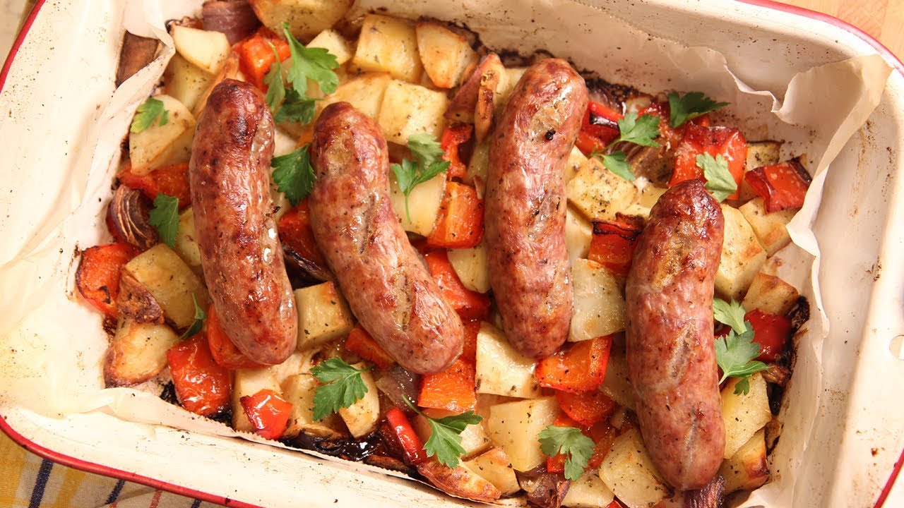 Receita de Linguiça no Forno com Batatas e Legumes