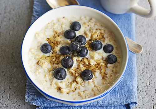 20 Receitas de Mingau de Aveia Fit para você aproveitar todos os benefícios desse super alimento da natureza incluindo fibras, energia, proteínas e minerais Receita de Mingau de Aveia Fit com Frutas Secas