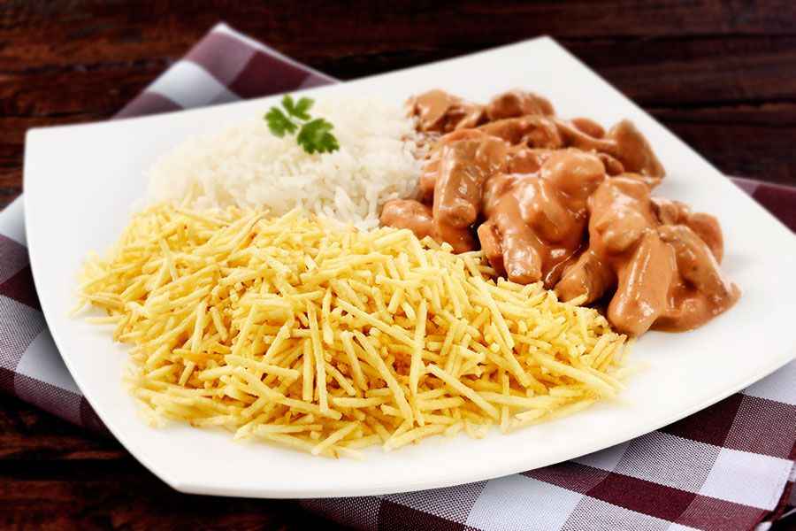 Receita de Strogonoff de Salsicha Rápida