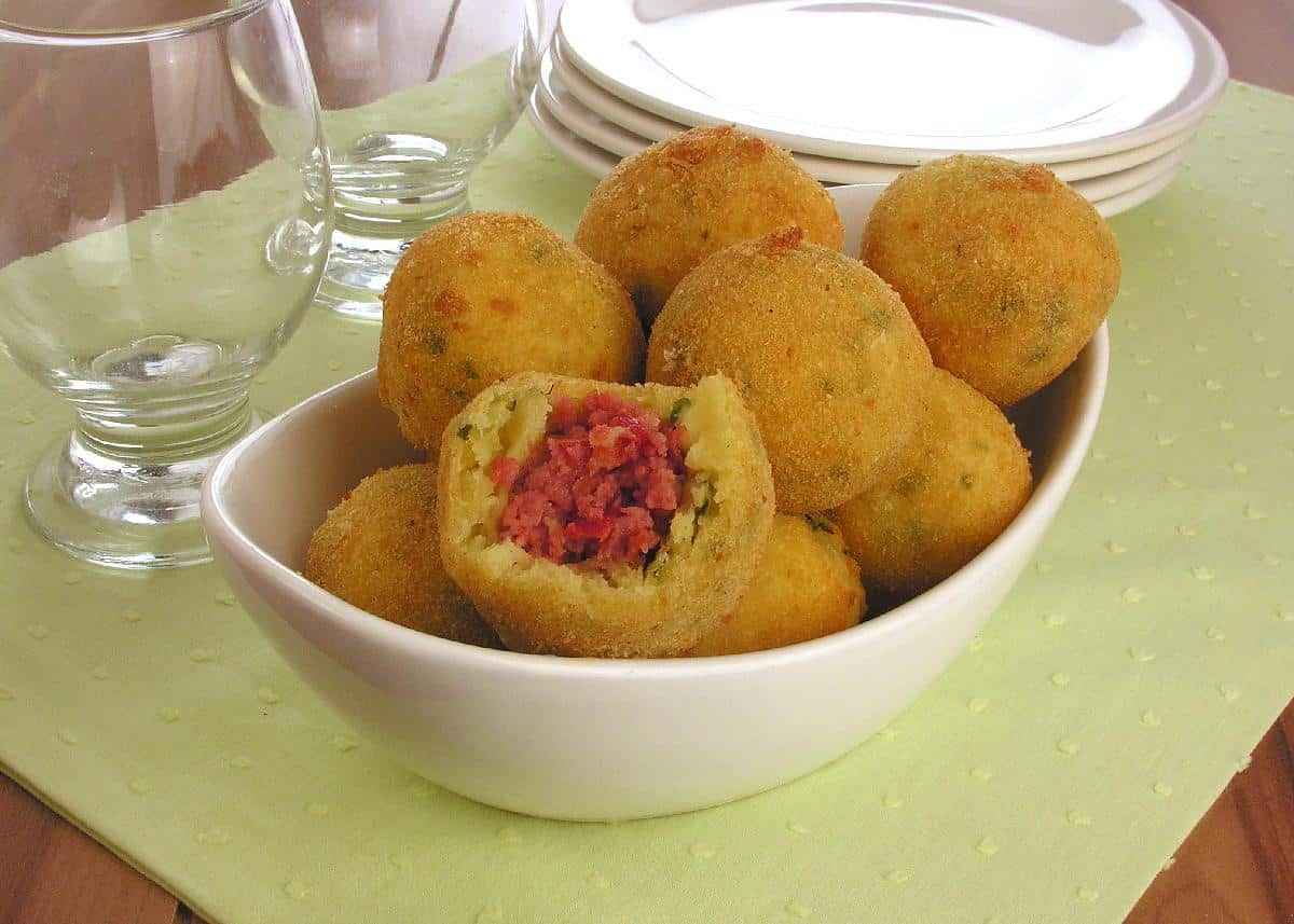 Receita de Bolinho de Mandioca com Carne Moída