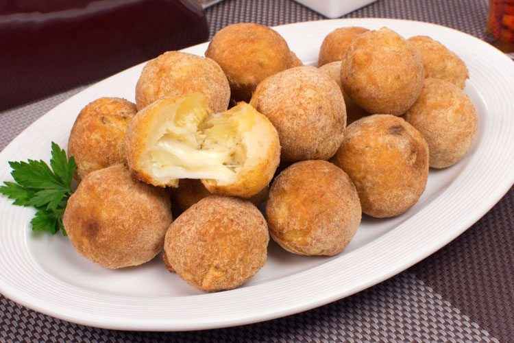 Receita de Bolinho de Mandioca com Queijo