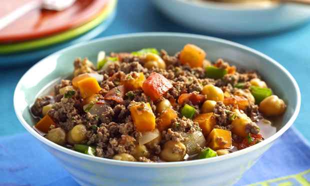 Receita de Ensopado de carne moída com grão-de-bico e legumes