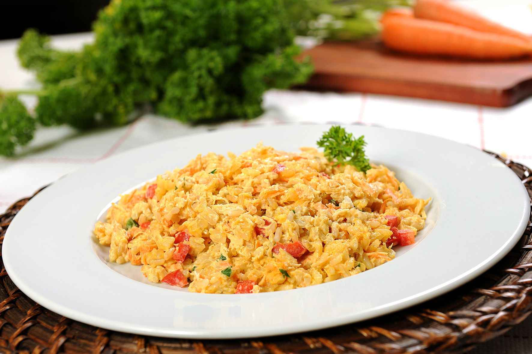 Jantar rápido e saudável de Risoto de Arroz integral com Frango Desfiado
