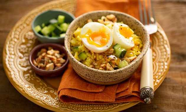 Jantar rápido e saudável de Salada de Arroz ao Curry