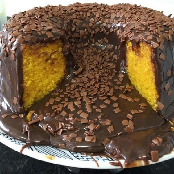 Receita de Bolo de Cenoura Vulcão Caseiro com Chocolate sem Glúten