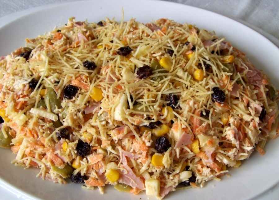 Receita de Salada de Frango com Batata Palha