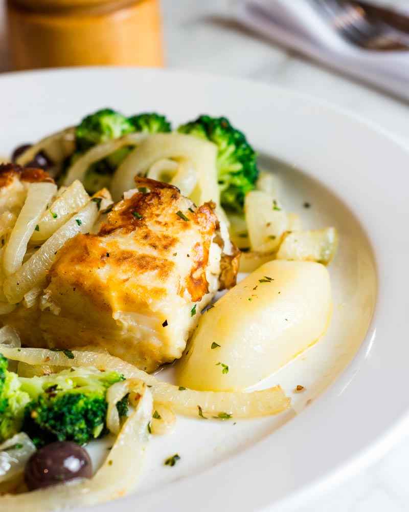 Receita de Bacalhau com batatas Cebola e Brócolis 