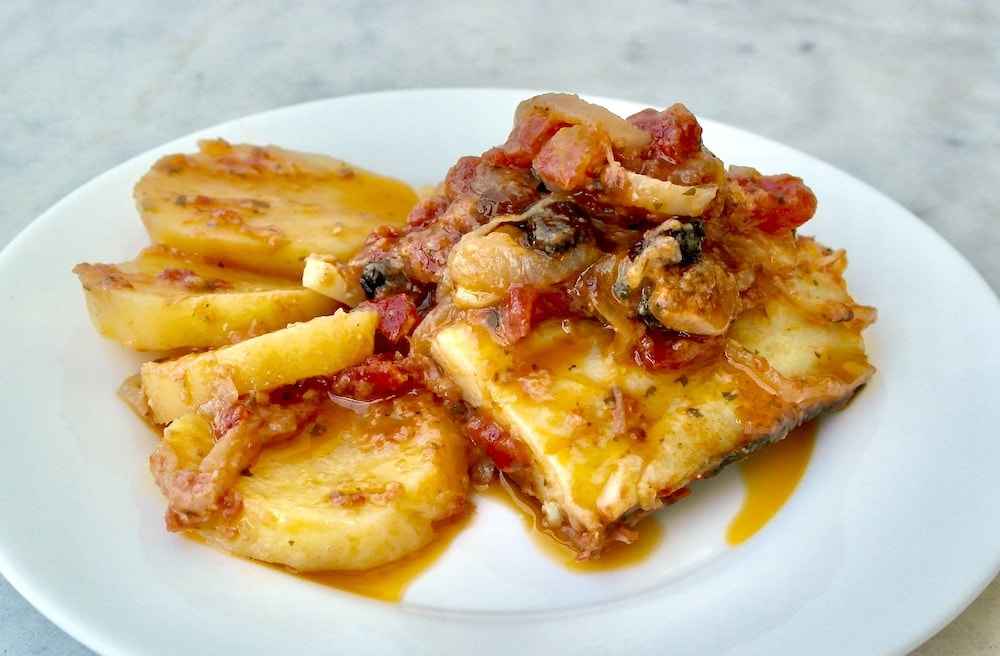 Receita de Bacalhau com batatas ao Molho de tomate