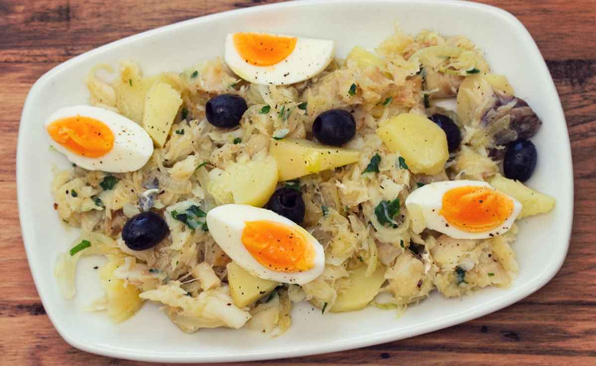 Receita de Bacalhau com batatas simples e delicioso