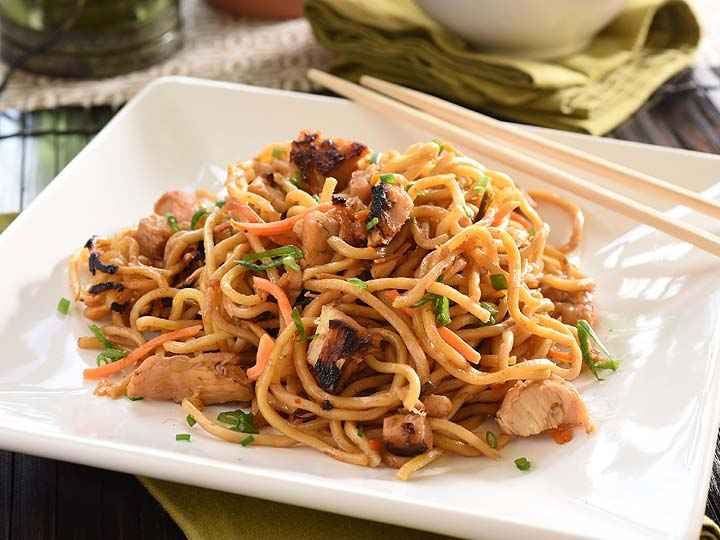 Como fazer Yakisoba de Frango Gostoso
