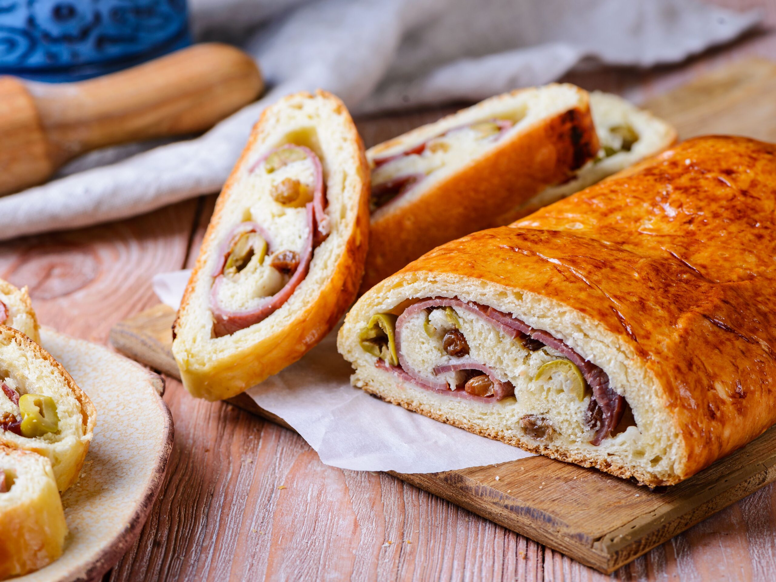 Receita de Pão Recheado com Presunto e Azeitonas