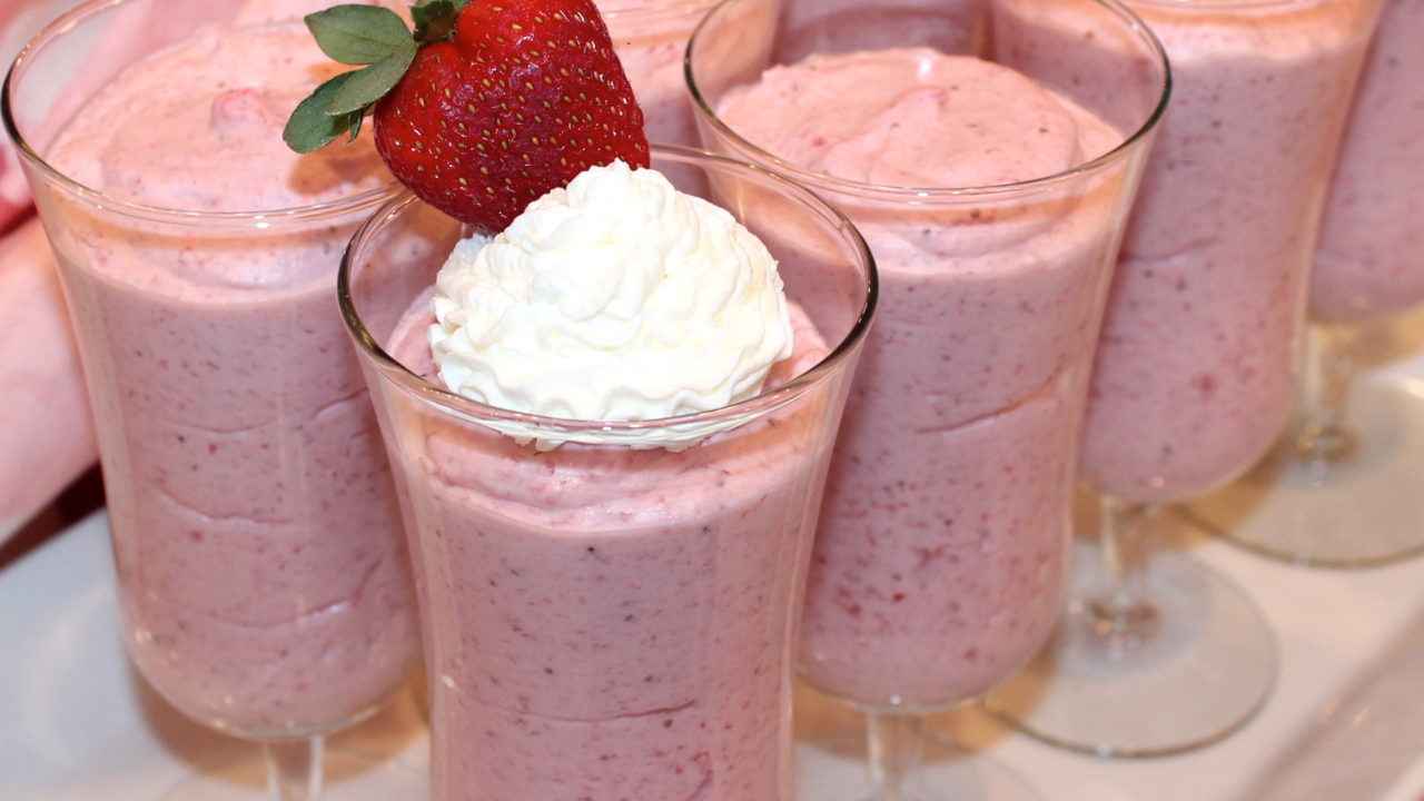 Receita de Mousse de Morango com Tang
